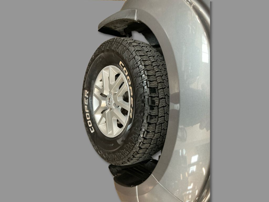 2019 Nissan Frontier SV photo 14