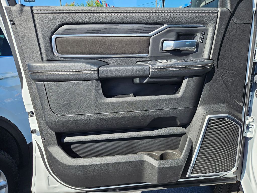 2024 Ram 2500 Laramie photo 10