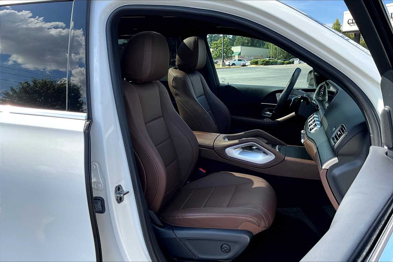 2024 Mercedes Benz GLS 450 4MATIC photo 5