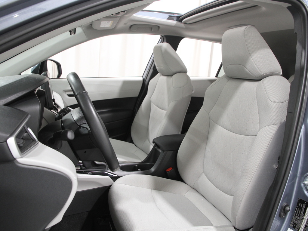 2024 Toyota Corolla Cross LE photo 3