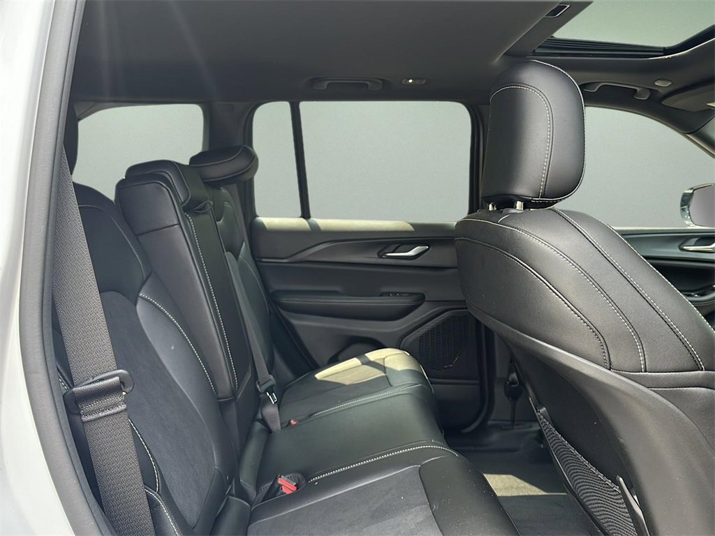 2023 Jeep Grand Cherokee Altitude photo 21