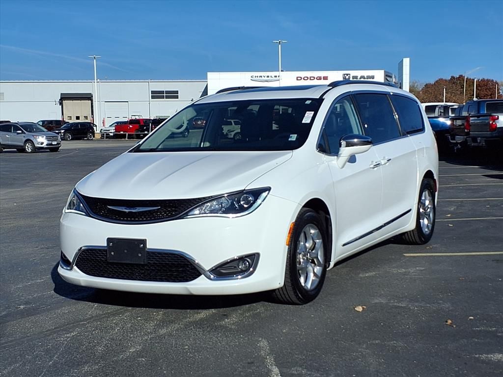 Used 2019 Chrysler Pacifica Limited with VIN 2C4RC1GG9KR699872 for sale in Kansas City
