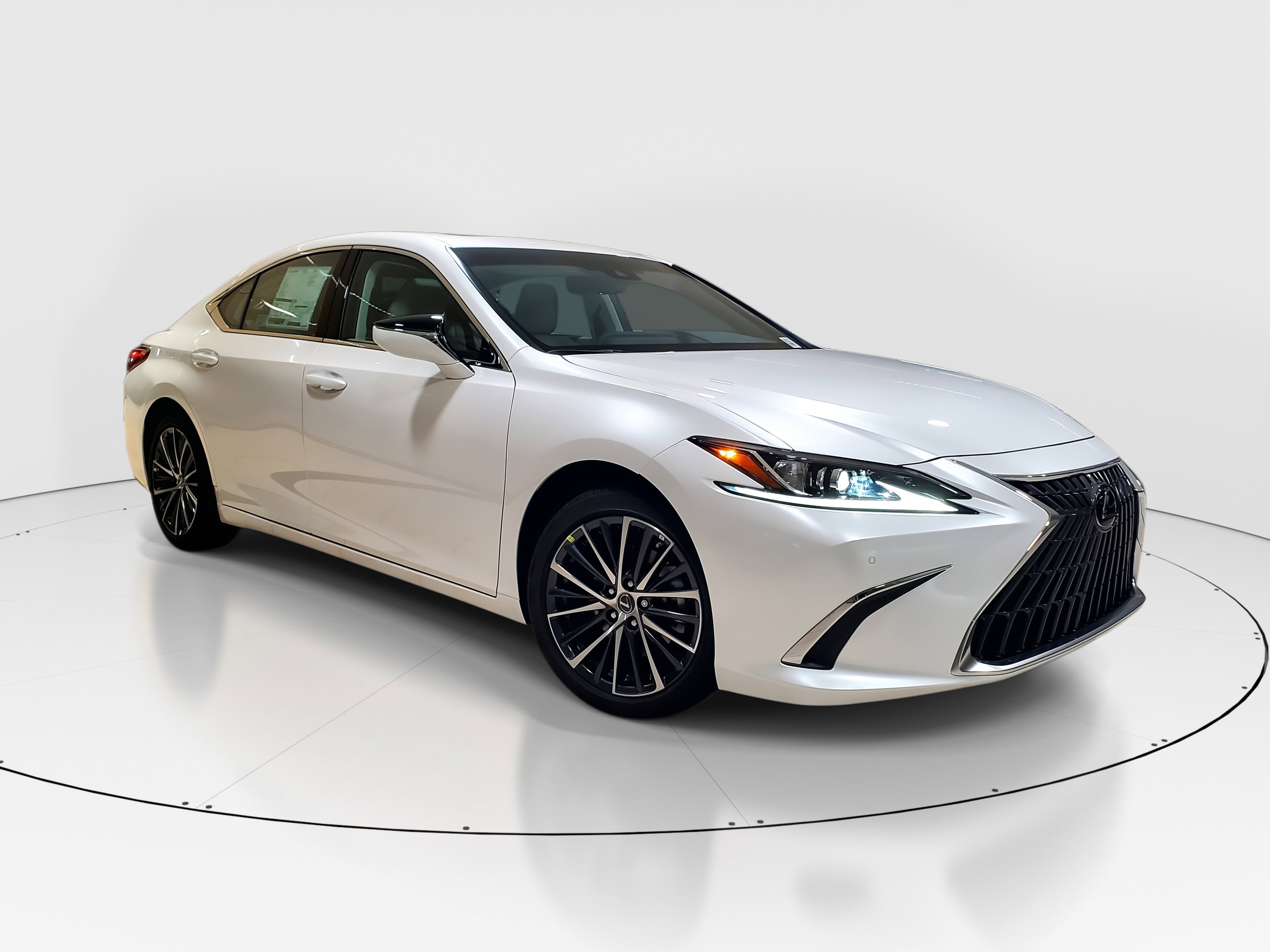 2025 Lexus ES Hybrid 300h's photo
