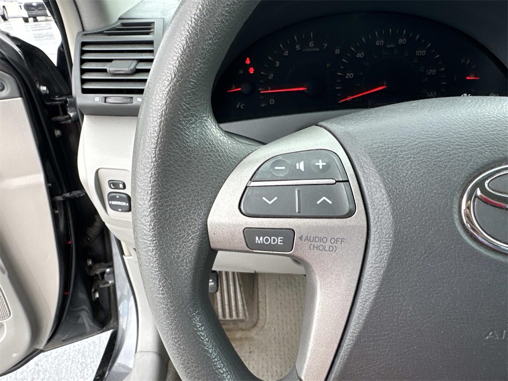 2008 Toyota Camry LE photo 19