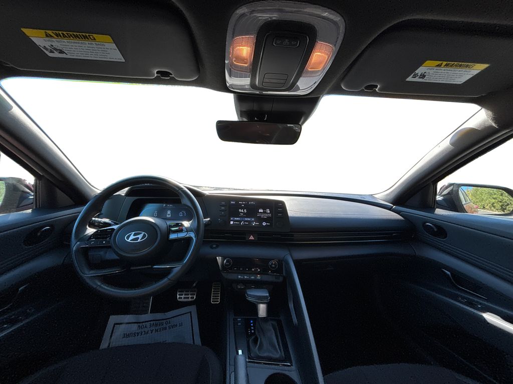 2025 Hyundai Elantra SEL Sport photo 15