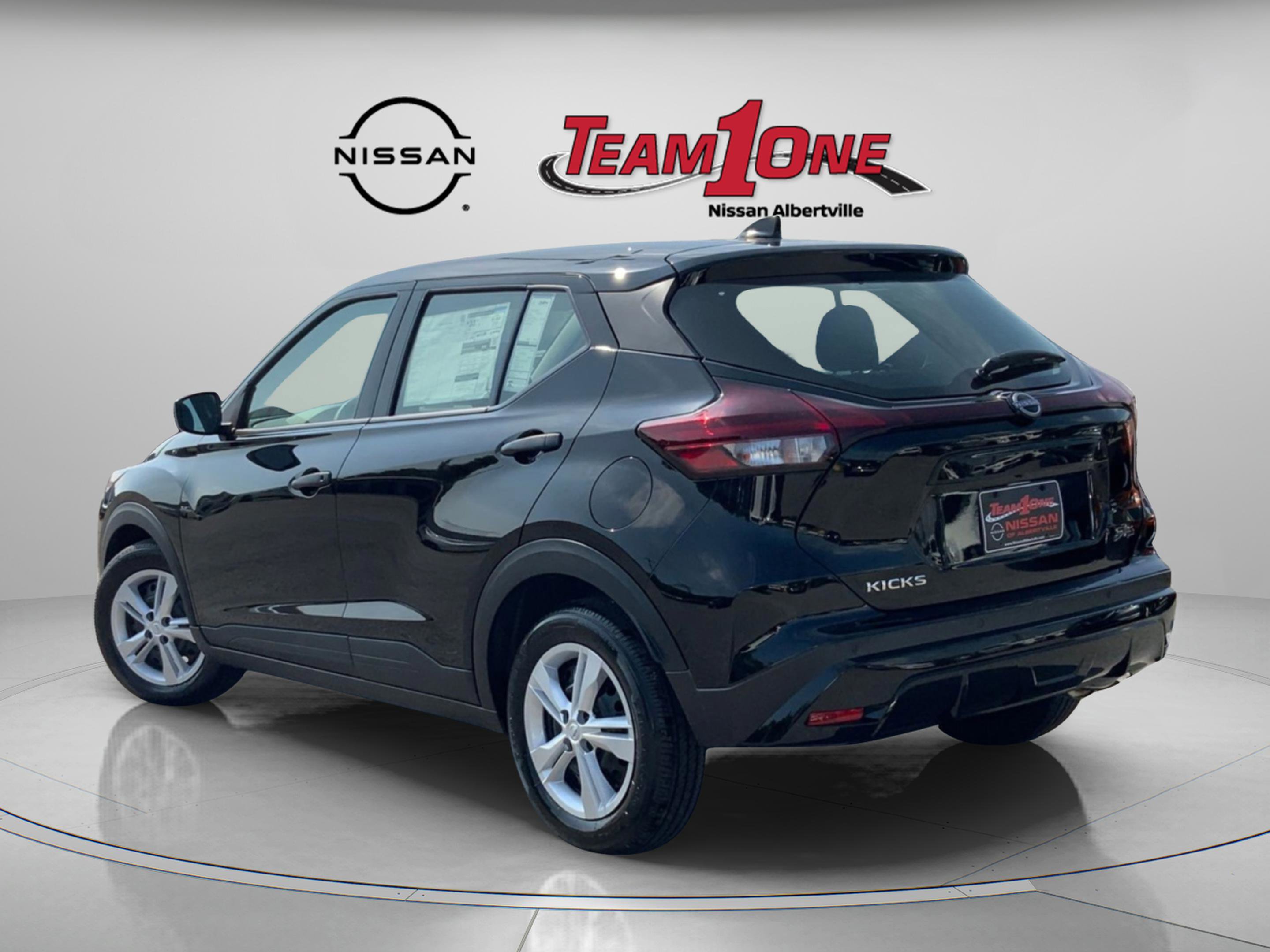 2025 Nissan Kicks Play S photo 3