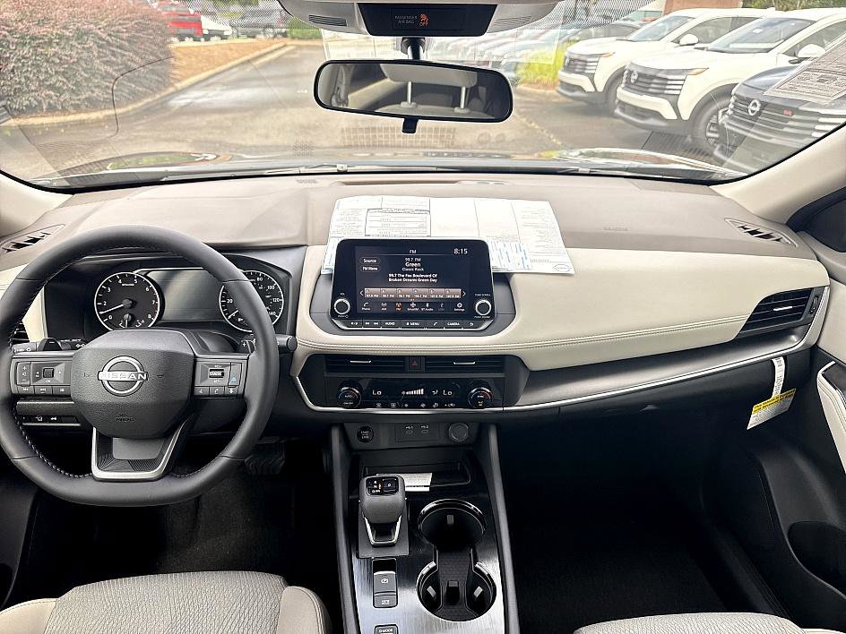 2025 Nissan Rogue SV photo 17