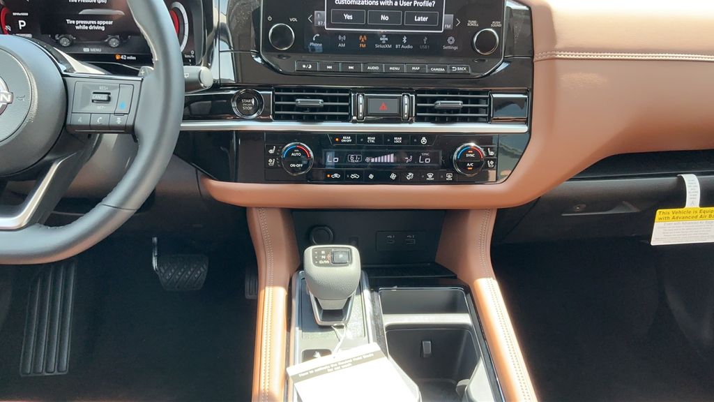 2025 Nissan Pathfinder Platinum photo 16