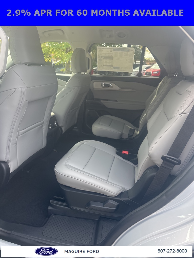 2025 Ford Explorer photo 9