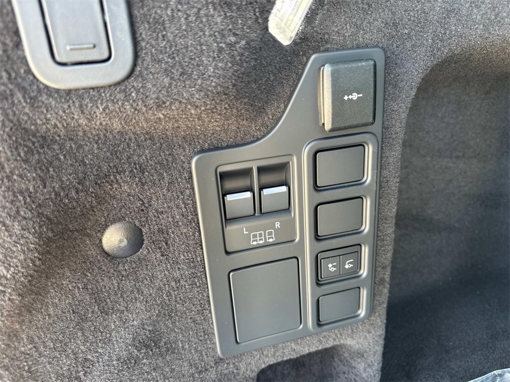 2025 Land Rover Discovery SE photo 7