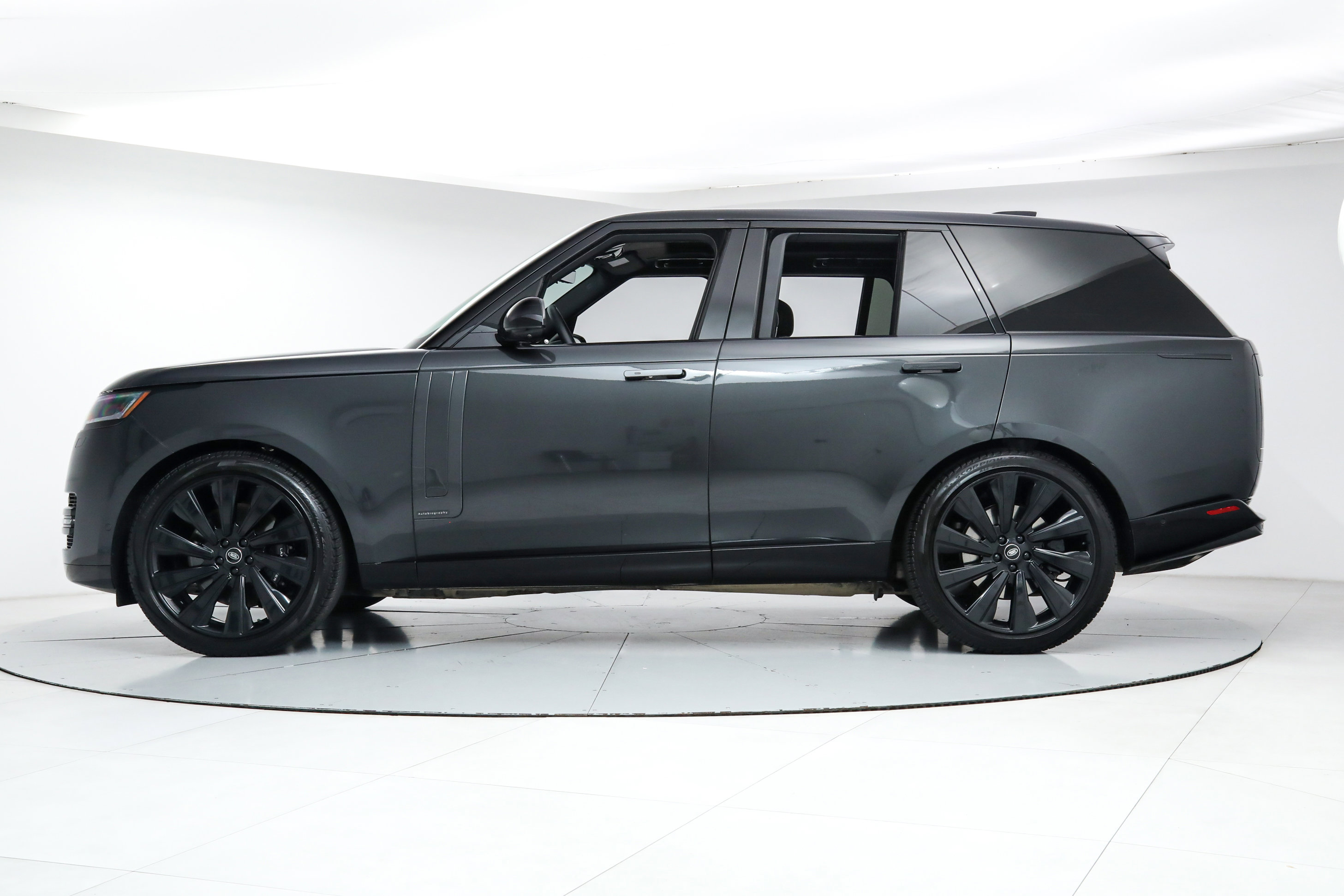 2025 Land Rover Range Rover Autobiography photo 2