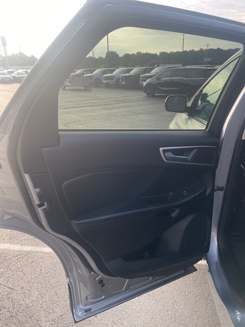 2022 Ford Edge SEL photo 35