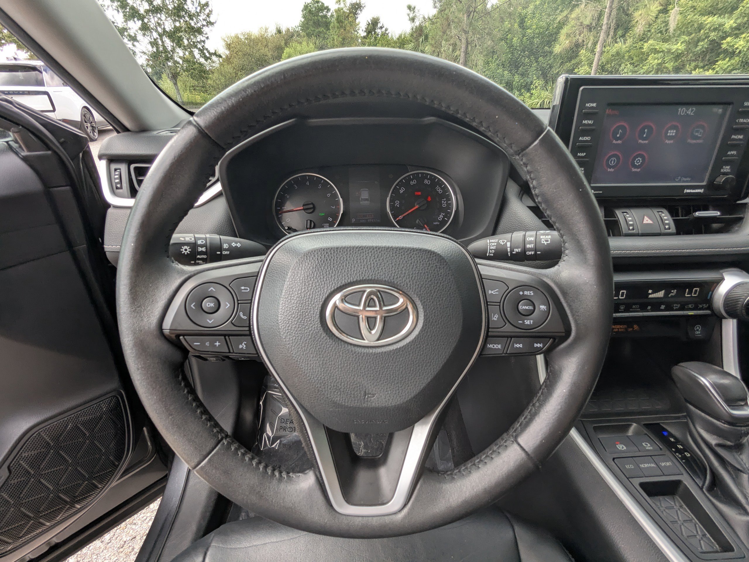 2021 Toyota RAV4 XLE Premium photo 26