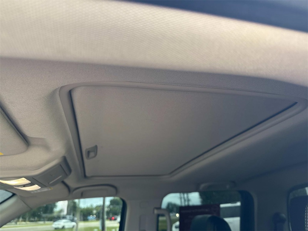 2024 Nissan Frontier SL photo 20