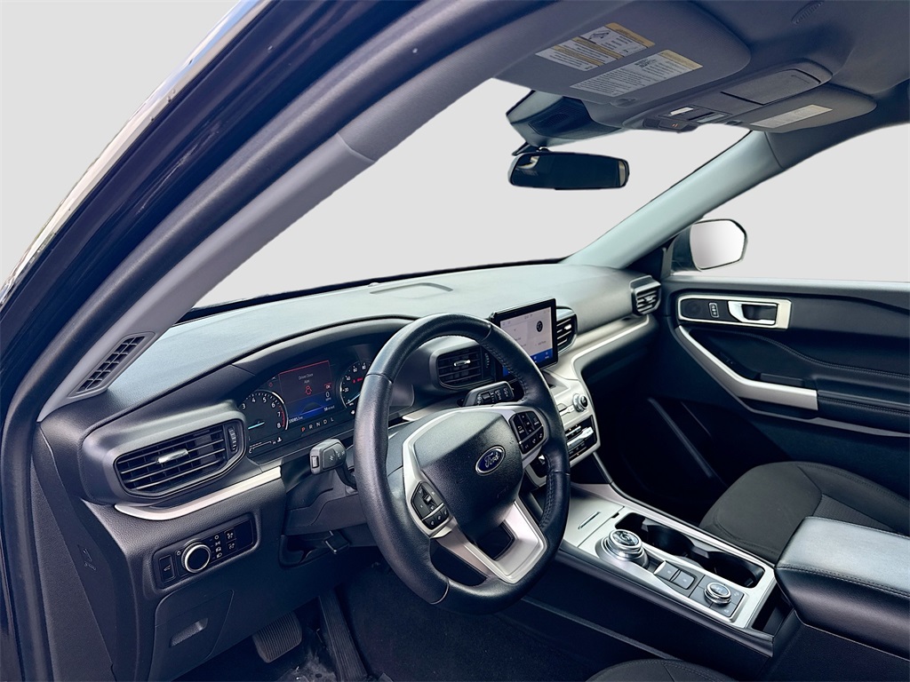 2023 Ford Explorer XLT photo 9