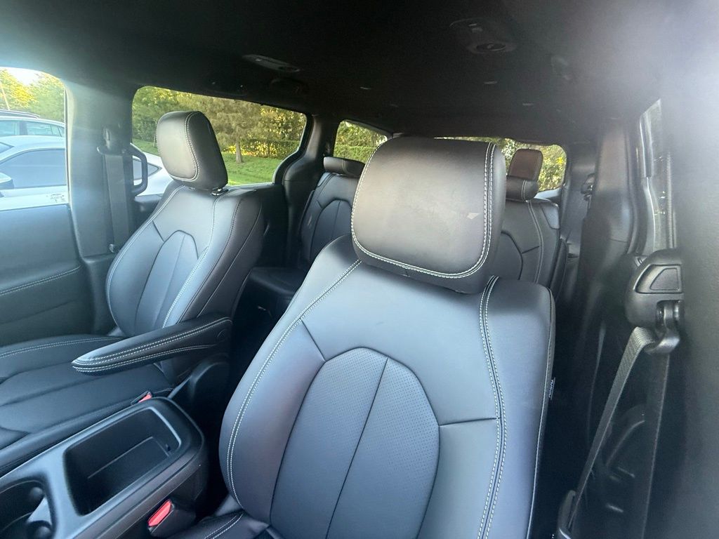 2026 Chrysler Pacifica photo 17