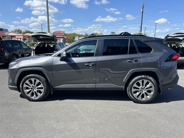 2022 Toyota RAV4 XLE Premium photo 4