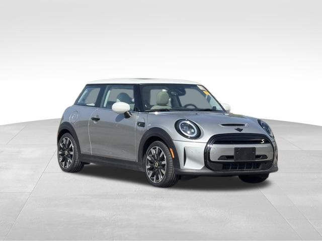 2024 MINI Hardtop 2 Door SE's photo