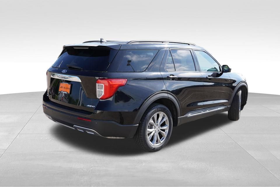 2023 Ford Explorer XLT photo 3
