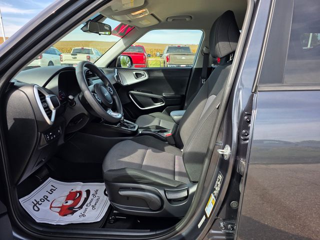 2022 Kia Soul LX photo 3