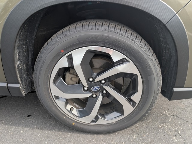2023 Subaru Forester Touring photo 4