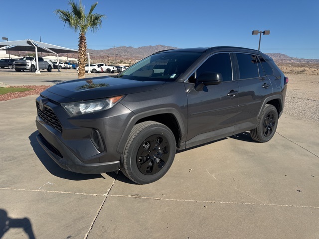 2020 Toyota RAV4 LE's photo