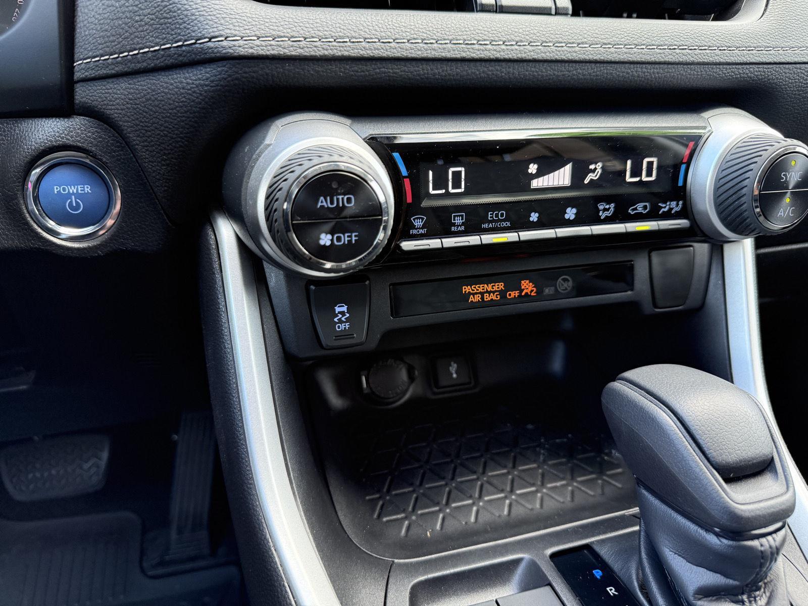 2021 Toyota RAV4 Hybrid XLE photo 18