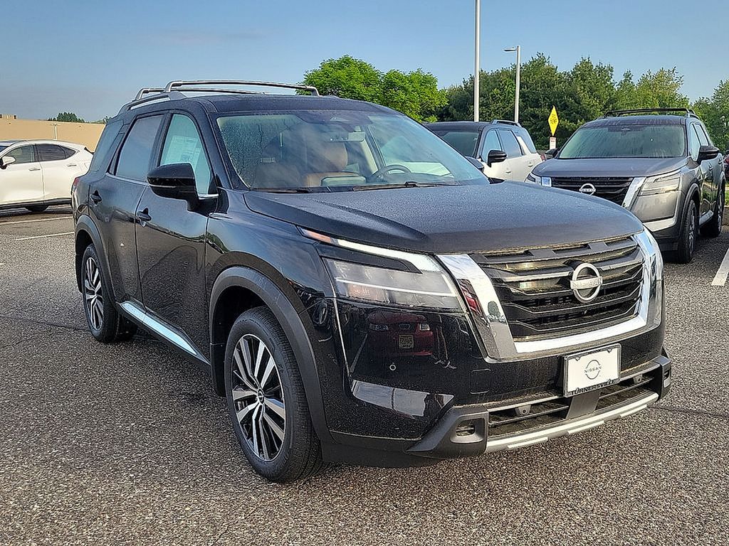 2025 Nissan Pathfinder Platinum photo 3