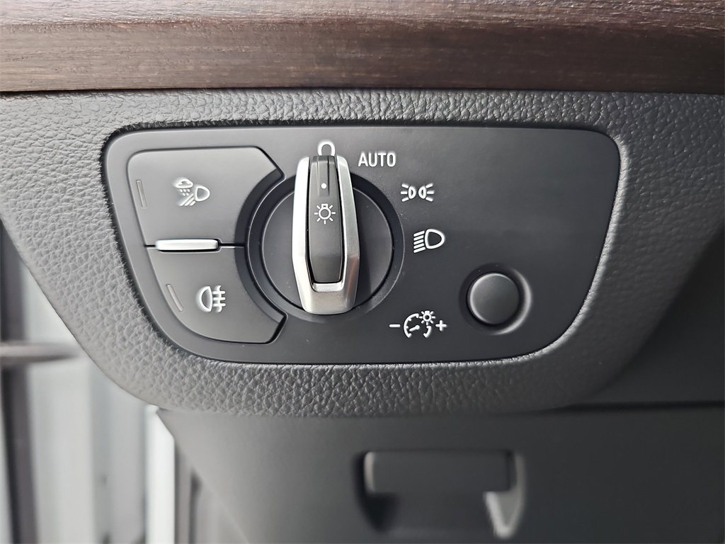 2021 Audi Q5 45 Premium Plus photo 32