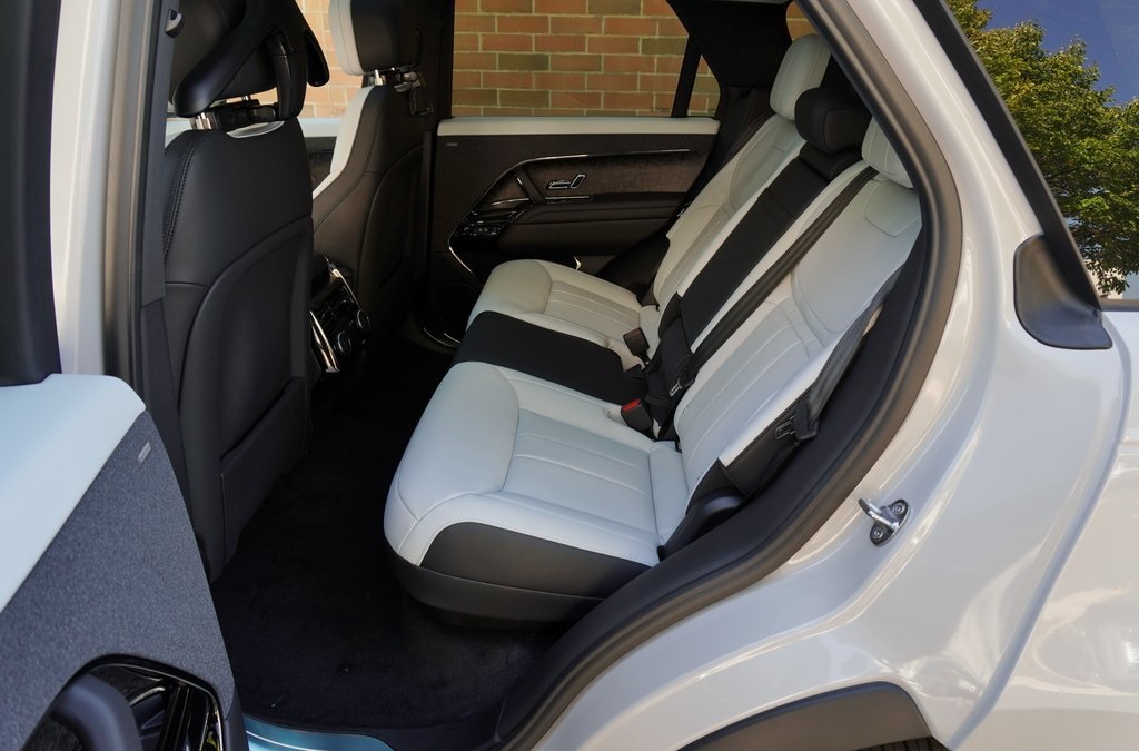 2025 Land Rover Range Rover Sport SE photo 26