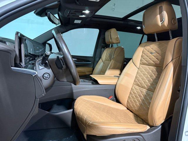 2023 Cadillac Escalade Premium Luxury photo 3