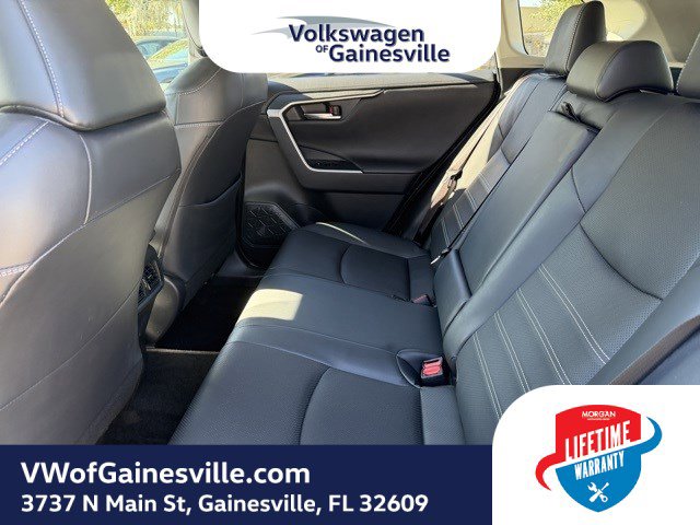 2020 Toyota RAV4 Limited photo 4