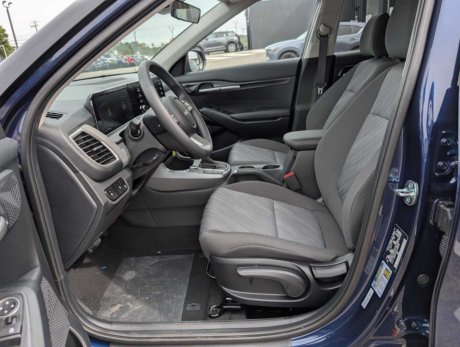 2026 Kia Seltos LX photo 4
