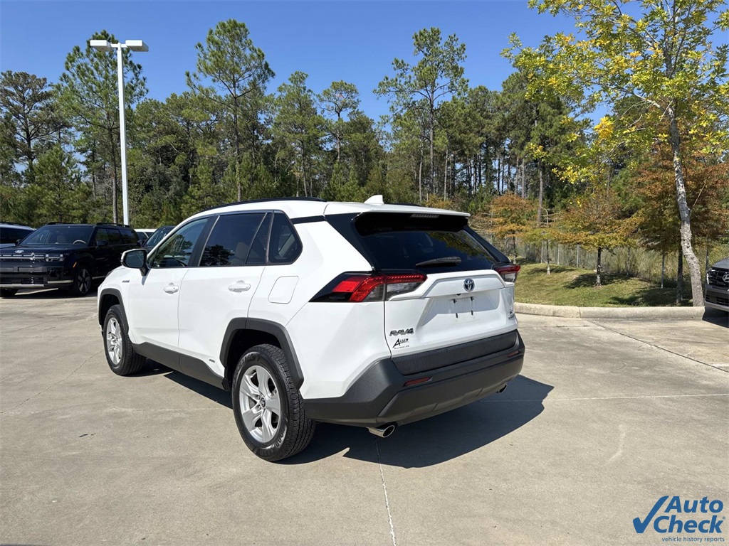 2020 Toyota RAV4 Hybrid XLE photo 3