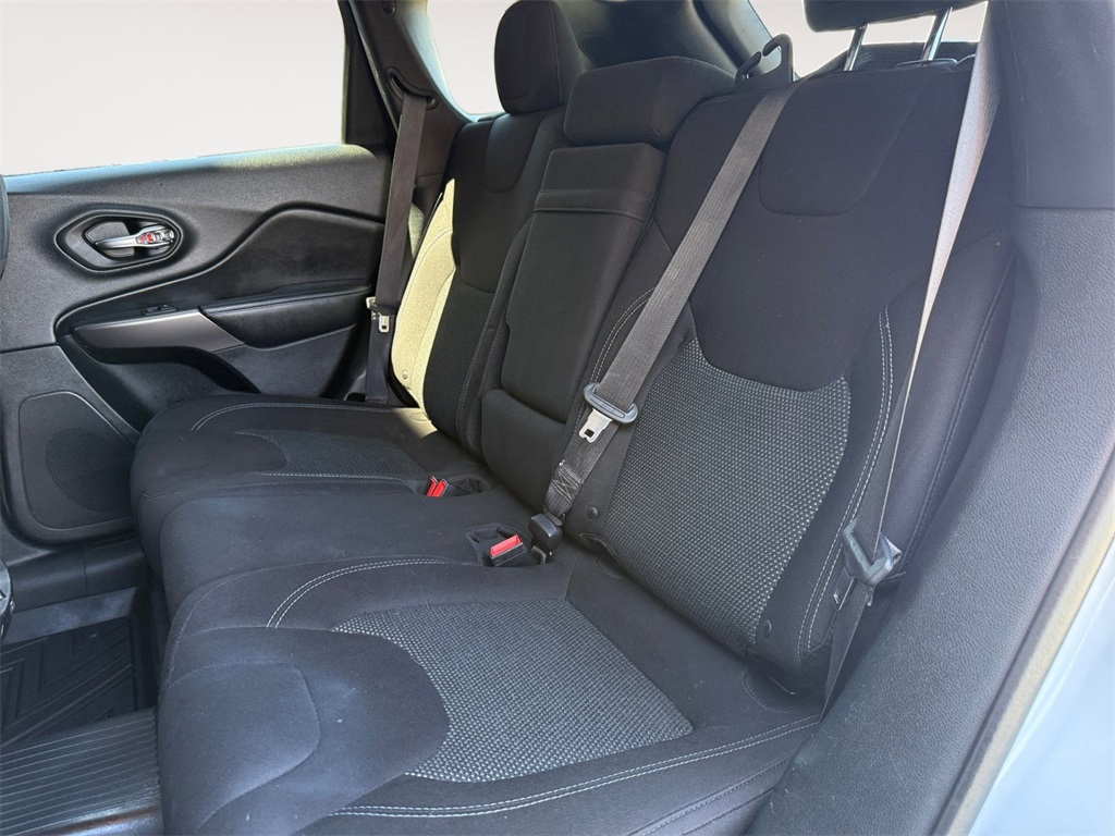 2019 Jeep Cherokee Latitude photo 12