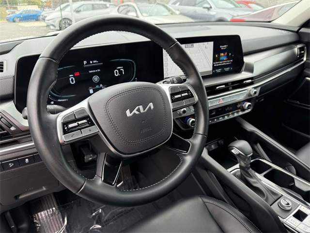 2024 Kia Telluride LX photo 2