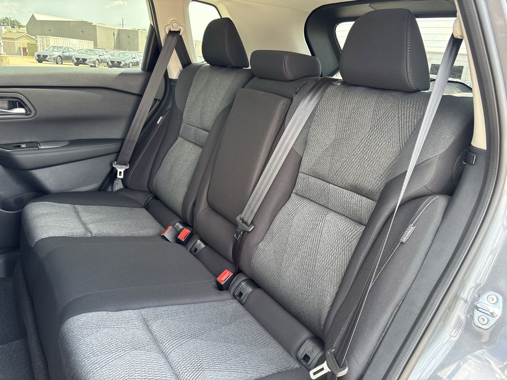 2026 Nissan Rogue SV photo 18