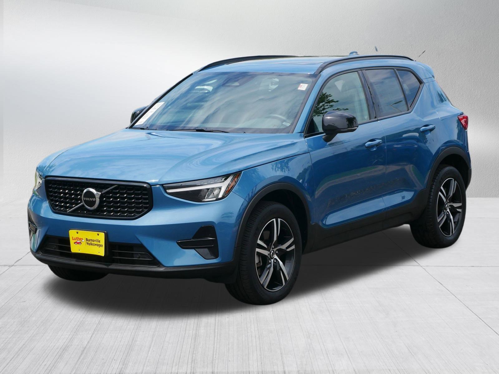 2024 Volvo XC40 Core photo 3