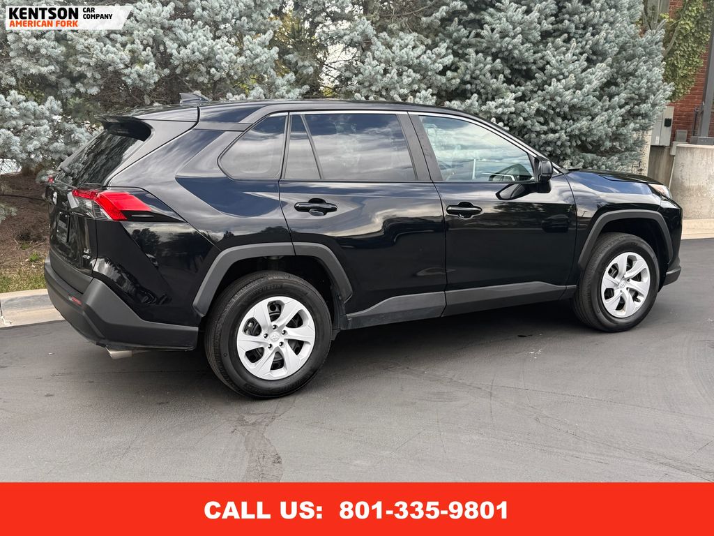 2024 Toyota RAV4 LE photo 7