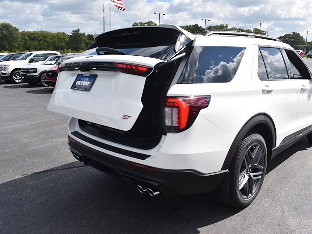 2025 Ford Explorer ST photo 26