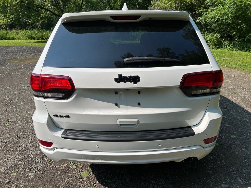 2021 Jeep Grand Cherokee Laredo X photo 2