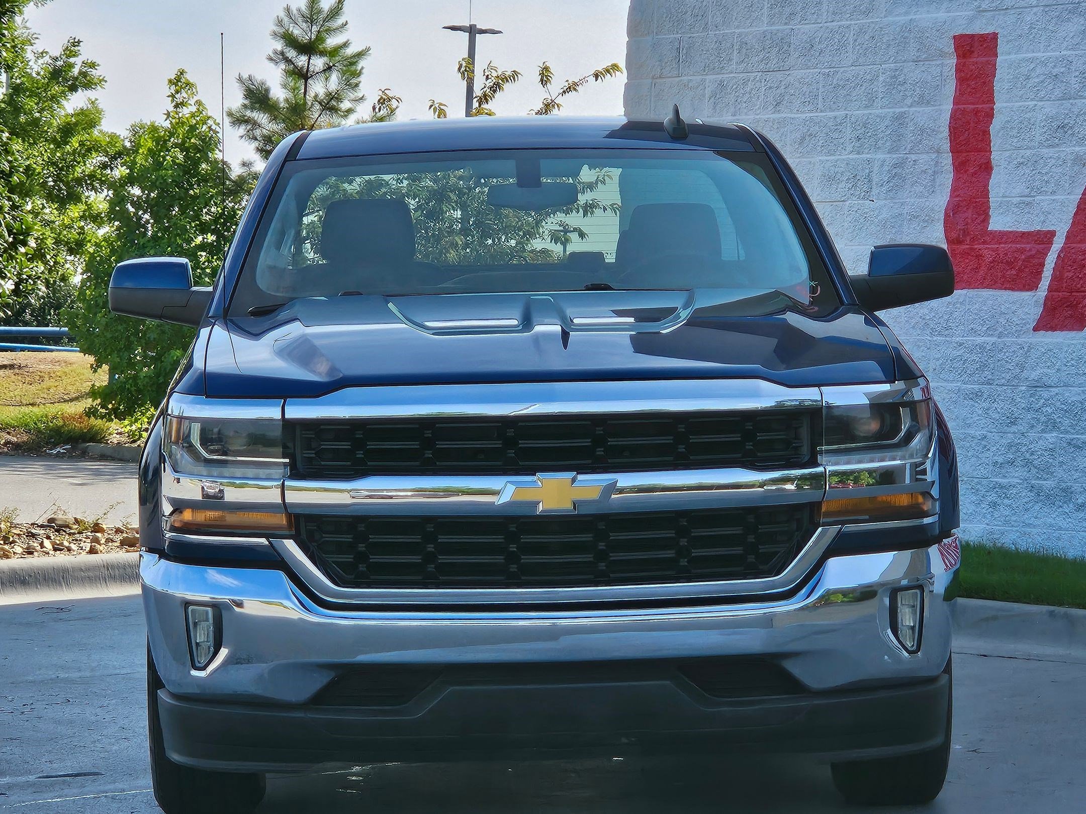 Used 2017 Chevrolet Silverado 1500 LT with VIN 1GCRCREC6HZ350360 for sale in Little Rock