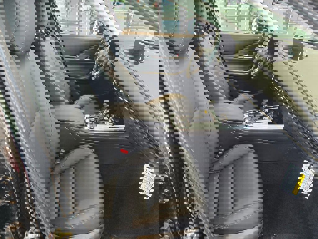 2025 Mazda CX-30 2.5 S Preferred photo 4