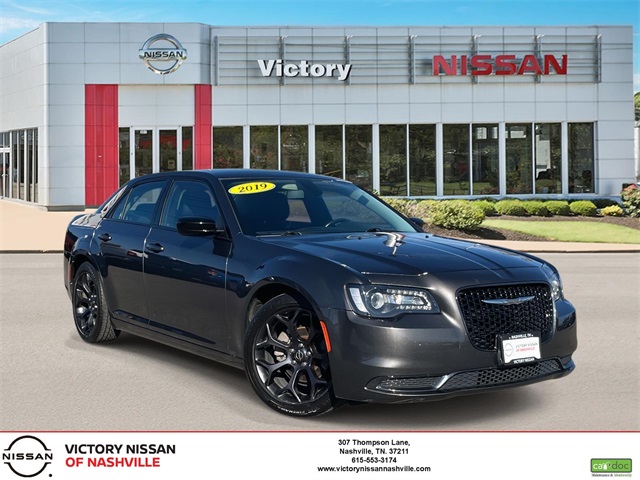 2019 Chrysler 300 Touring's photo