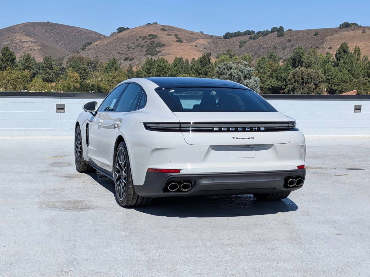 2025 Porsche Panamera 4 photo 3