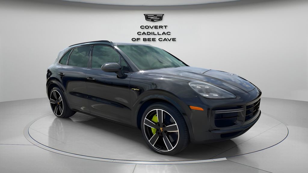 2023 Porsche Cayenne Turbo S E-Hybrid's photo