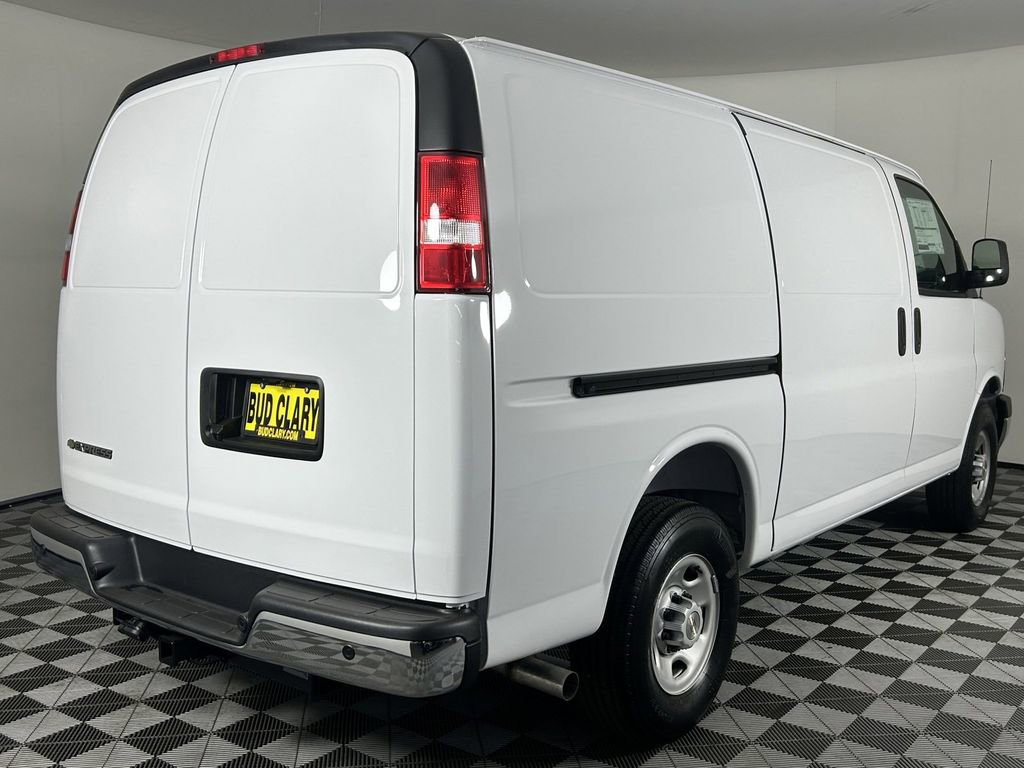 2025 Chevrolet Express Cargo Van 2500 photo 4