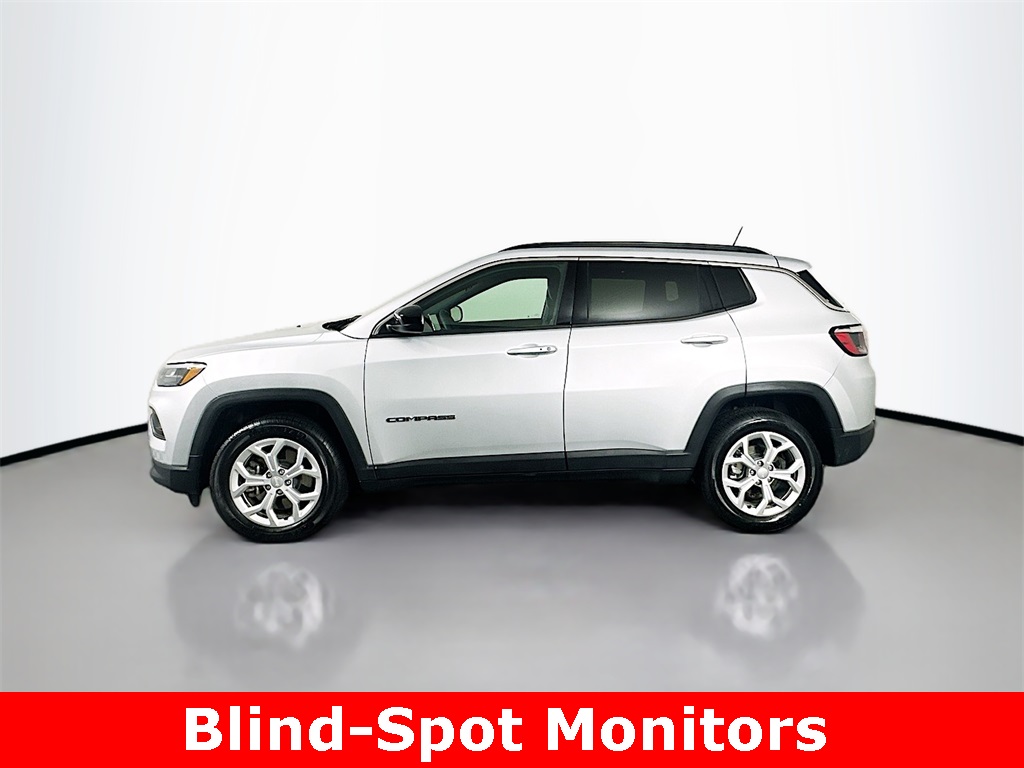 2024 Jeep Compass Latitude photo 2