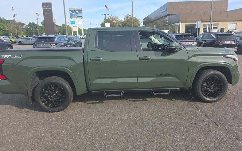 2023 Toyota Tundra SR5 CrewMax photo 2