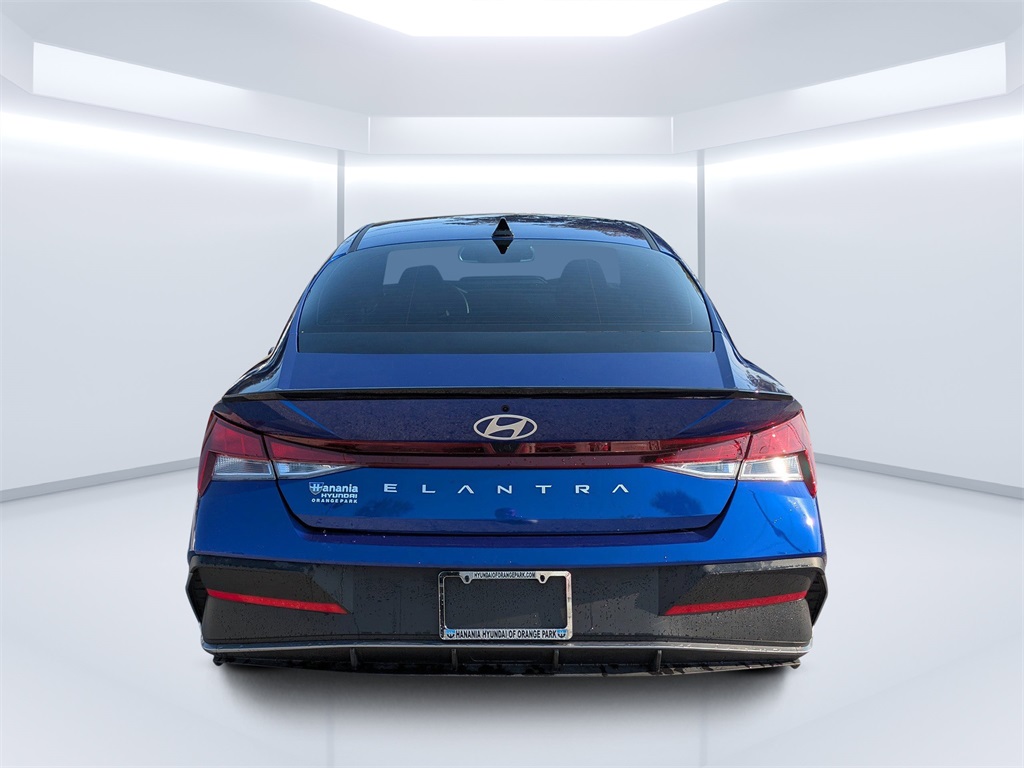 2025 Hyundai Elantra SEL Sport photo 4